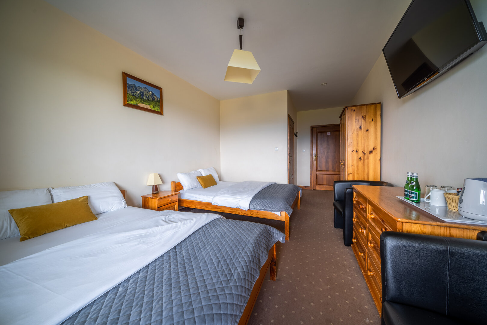 Pokój 4 osobowy z widokiem na góry ze śniadaniem